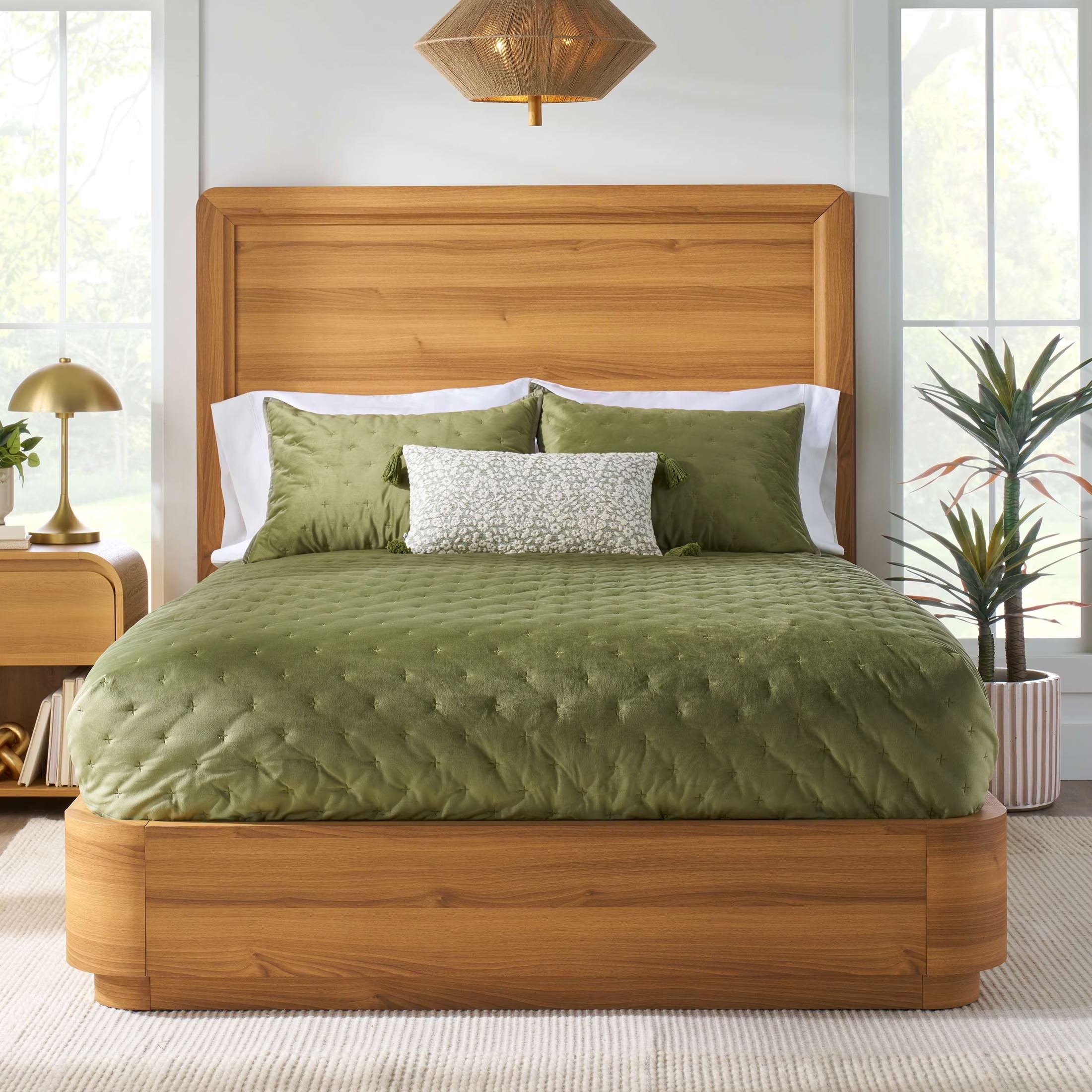Elegant Honey Brown Queen Curved Wood Platform Bed - Juliet Collection